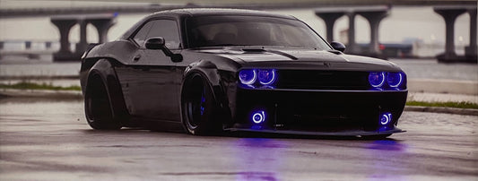 لوحة جدارية مؤطرة - سيارة دودج تشالنجر سوداء مع أضواء نيون 70×140 سم