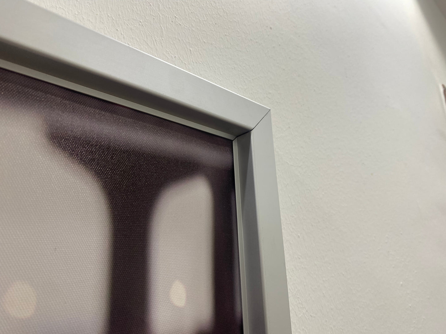 لوحة جدارية مؤطرة - سيارة دودج تشالنجر سوداء مع أضواء نيون 70×140 سم